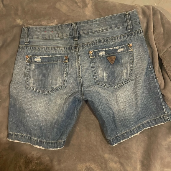 Guess shorts size 30! Any question leave a comment - Picture 2 of 4